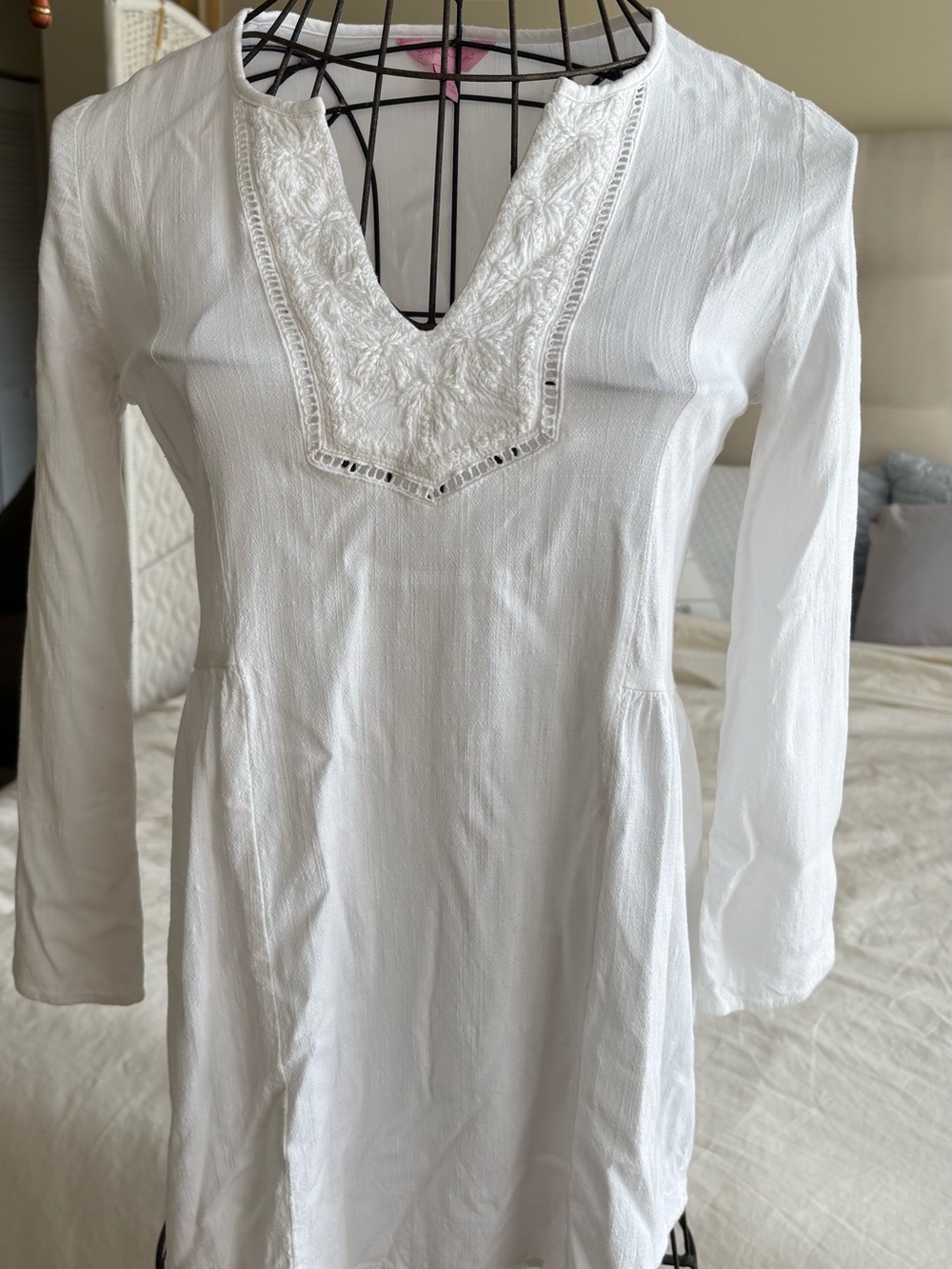 Lilly Pulitzer White Embroidered V-Neck Tunic like new